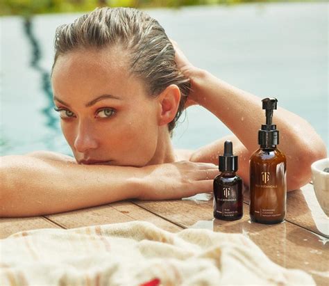 Olivia Wilde goes nude in unretouched True Botanicals。